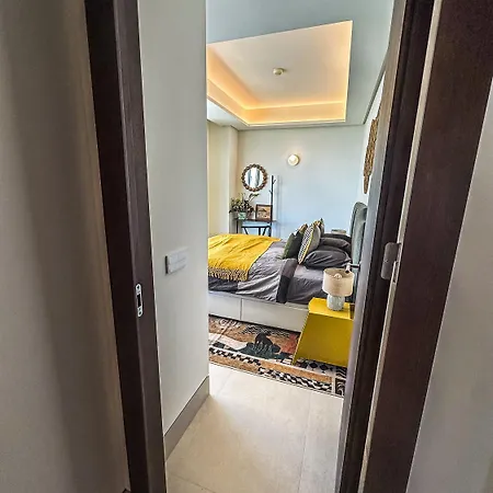 -malagasunapts-tower Living Sea Views Pool Gym Park Apartment *