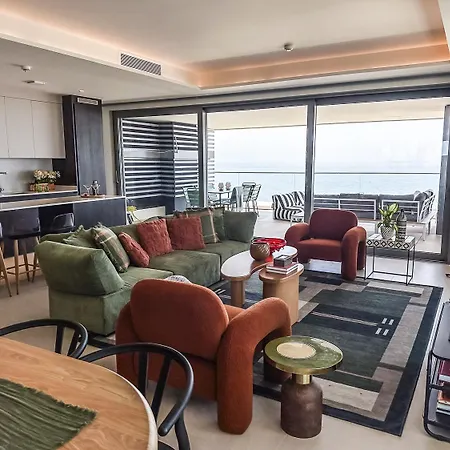 -malagasunapts-tower Living Sea Views Pool Gym Park Apartment *