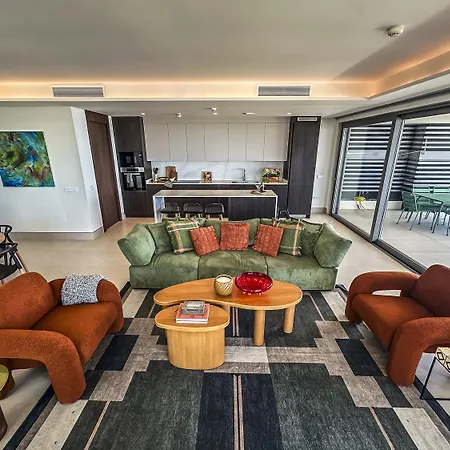 -malagasunapts-tower Living Sea Views Pool Gym Park